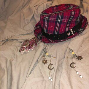 bundle jewel pink hat, earring set, hair clip